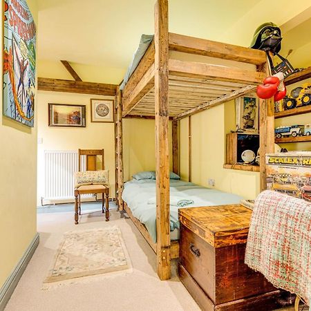 Family Country Cottage With A Private Valley View สการ์โบโรห์ ภายนอก รูปภาพ