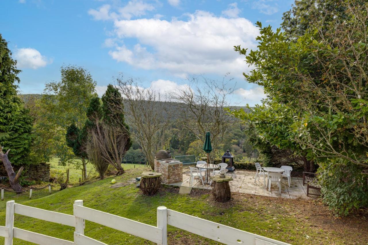 Family Country Cottage With A Private Valley View สการ์โบโรห์ ภายนอก รูปภาพ