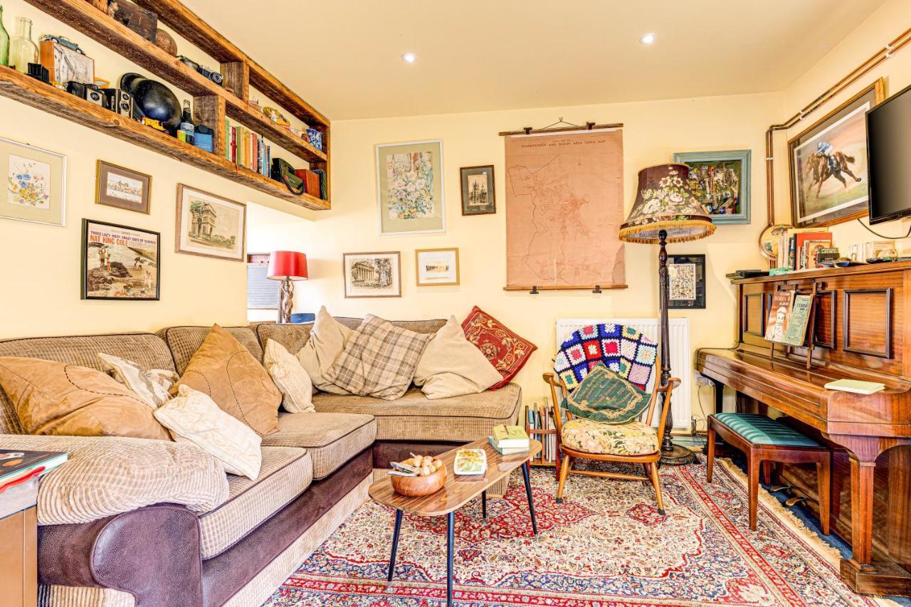 Family Country Cottage With A Private Valley View สการ์โบโรห์ ภายนอก รูปภาพ