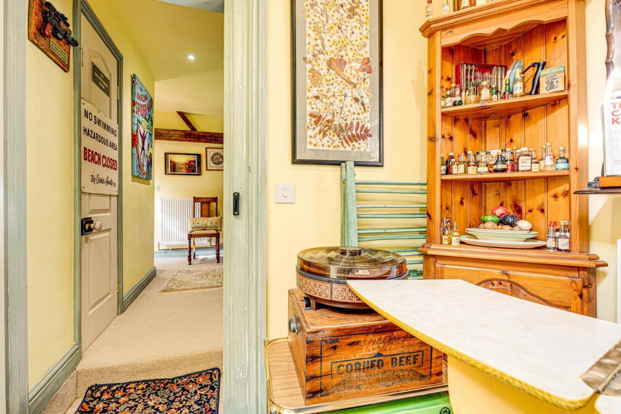 Family Country Cottage With A Private Valley View สการ์โบโรห์ ภายนอก รูปภาพ