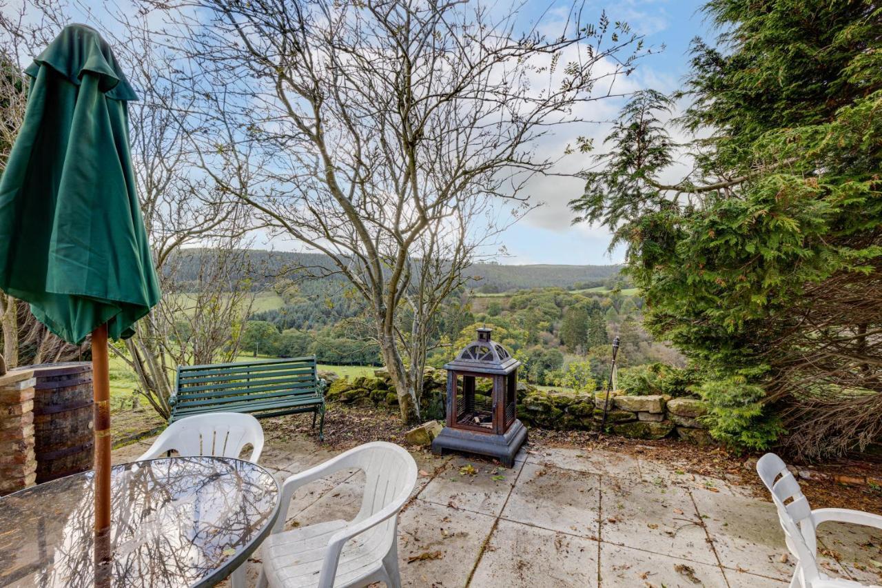 Family Country Cottage With A Private Valley View สการ์โบโรห์ ภายนอก รูปภาพ