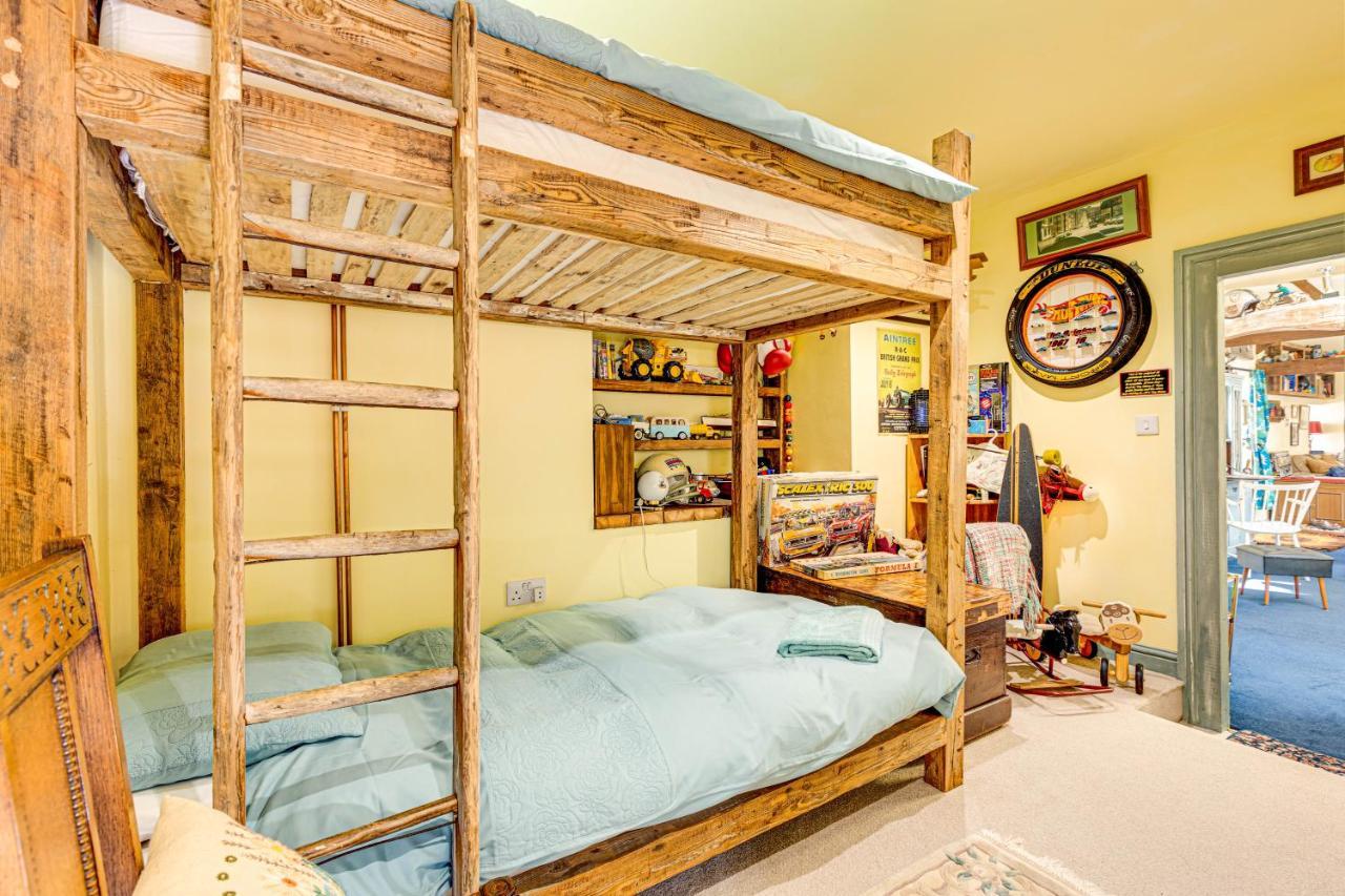 Family Country Cottage With A Private Valley View สการ์โบโรห์ ภายนอก รูปภาพ